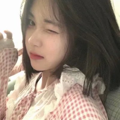 盛开的樱花林下